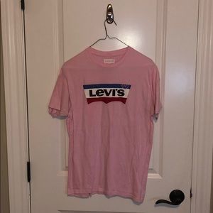Levis pink tee